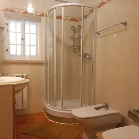 Cozy Private Room In Nazare - Independent Entrance - No Sharing Areas Konukevi Nazaré